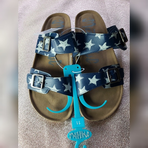 Mad Love Shoes - NWT Mad Love Keava Footbed Sandals Stars